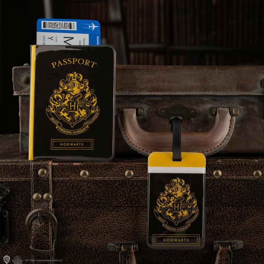 Cinereplicas Travel | Hogwarts Luggage Tag & Passport Cover Set